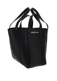 Everyday Small North-South Shoulder Tote Bag In Grained Calfskin - Black