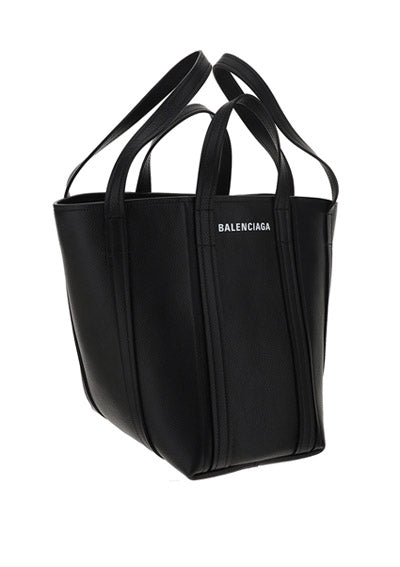 Everyday Small North-South Shoulder Tote Bag In Grained Calfskin - Black