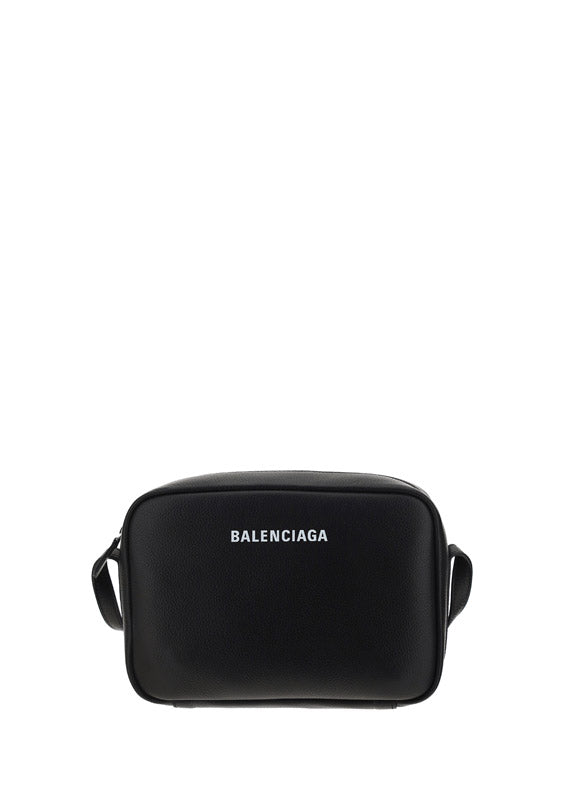 Everyday Medium Camera Bag In Grained Calfskin - Black
