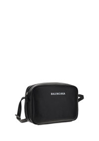 Everyday Medium Camera Bag In Grained Calfskin - Black.